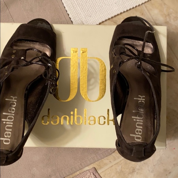 Brown suede open toe heals - Picture 4 of 8